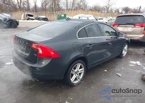 2015 Volvo S60 T5 Premier из США, поврежденный, VIN YV140MFKXF1355823
